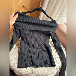 Brand new Black Off-Shoulder Ribbed Top